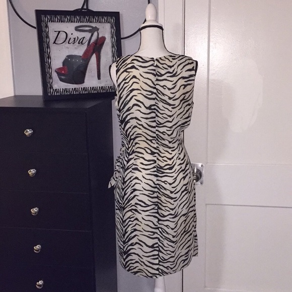 Zebra Print Faux Wrap Dress Sz 12 - Picture 2 of 6